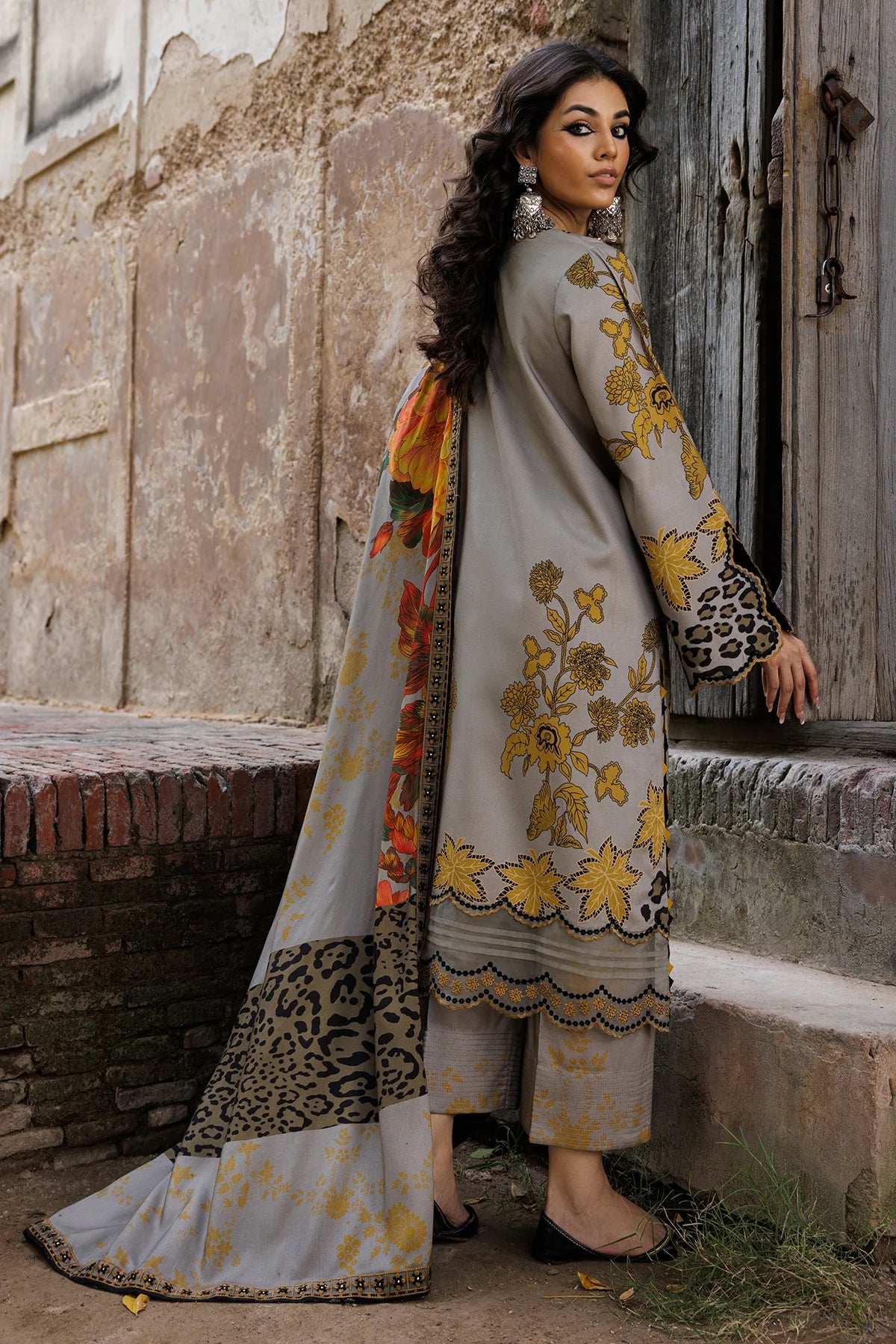 Charizma Embroidered Linen Collection’25 CCW6-14