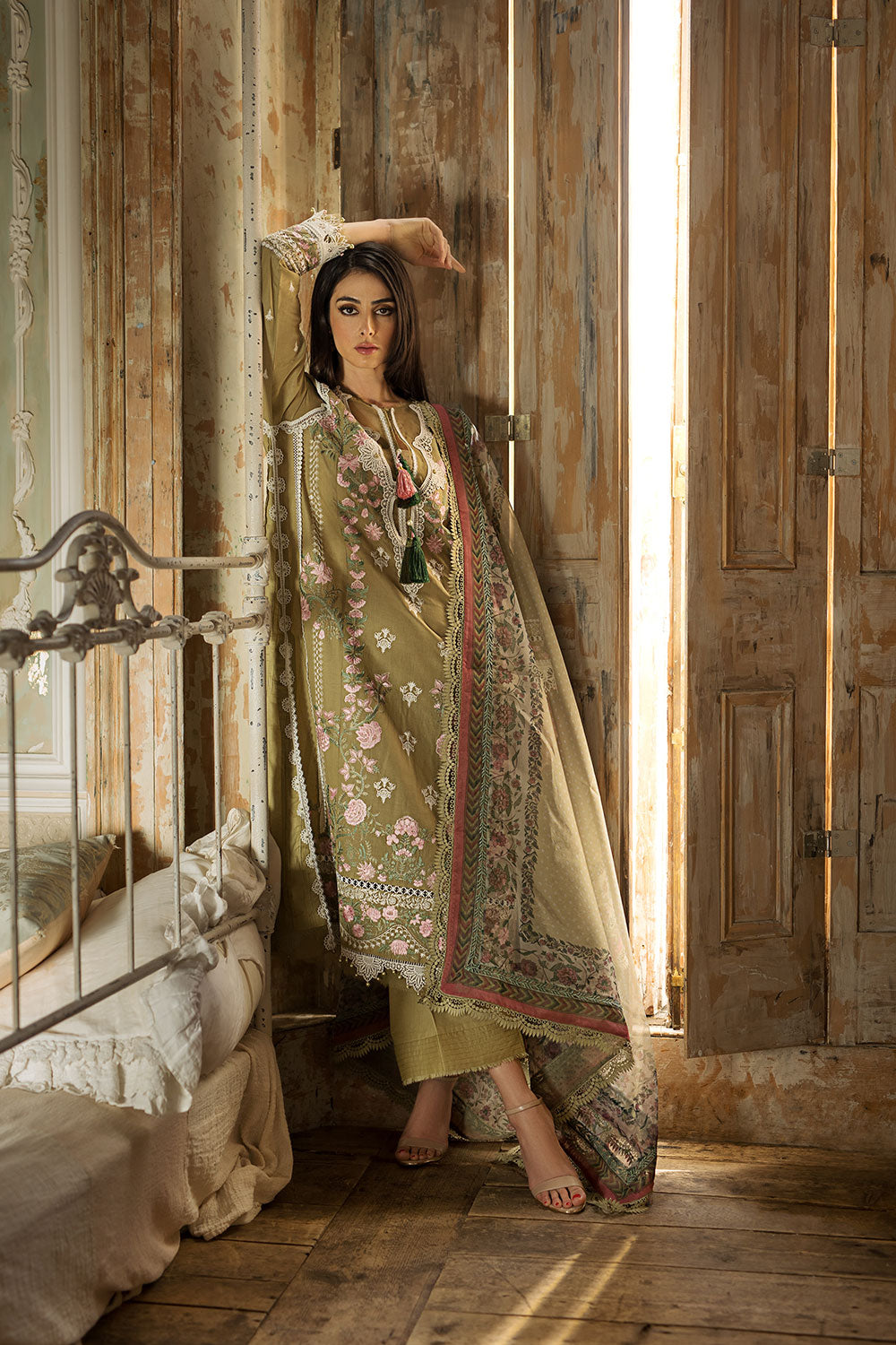 Sobia Nazir Luxury Lawn Collection 2023 – Design 4B