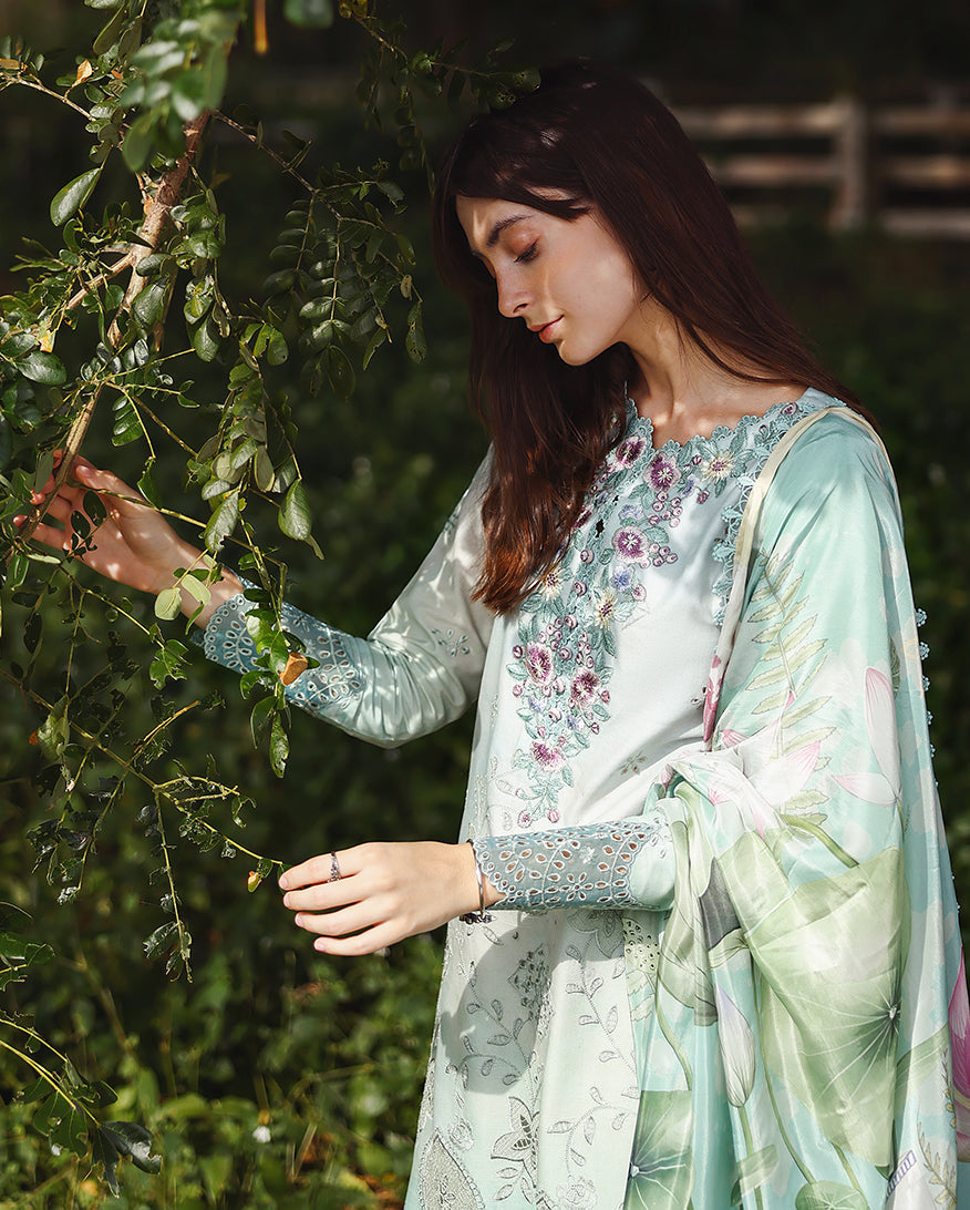Mushq Solace Ombre Chikankari Lawn – Tranquil Muse
