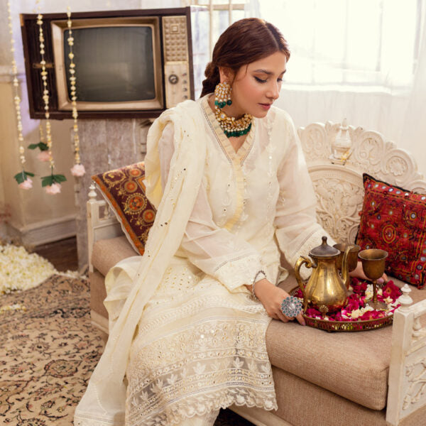 Merakish Luxury Embroidered By Shahzeb Textile – Off-White